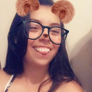 Meet your Posher, Daniela